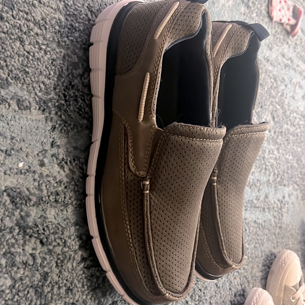Men’s shoes size 8